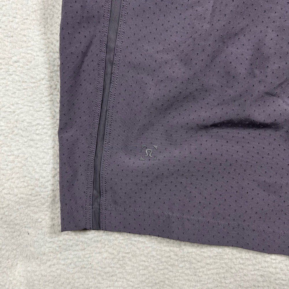 Lululemon Shorts Mens Medium Purple Perforated Lined Athletic Training LM7ADYS - Picture 3 of 7